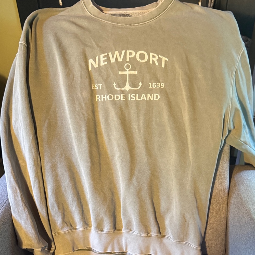 Newport Crewneck Sweater in Gray-Green